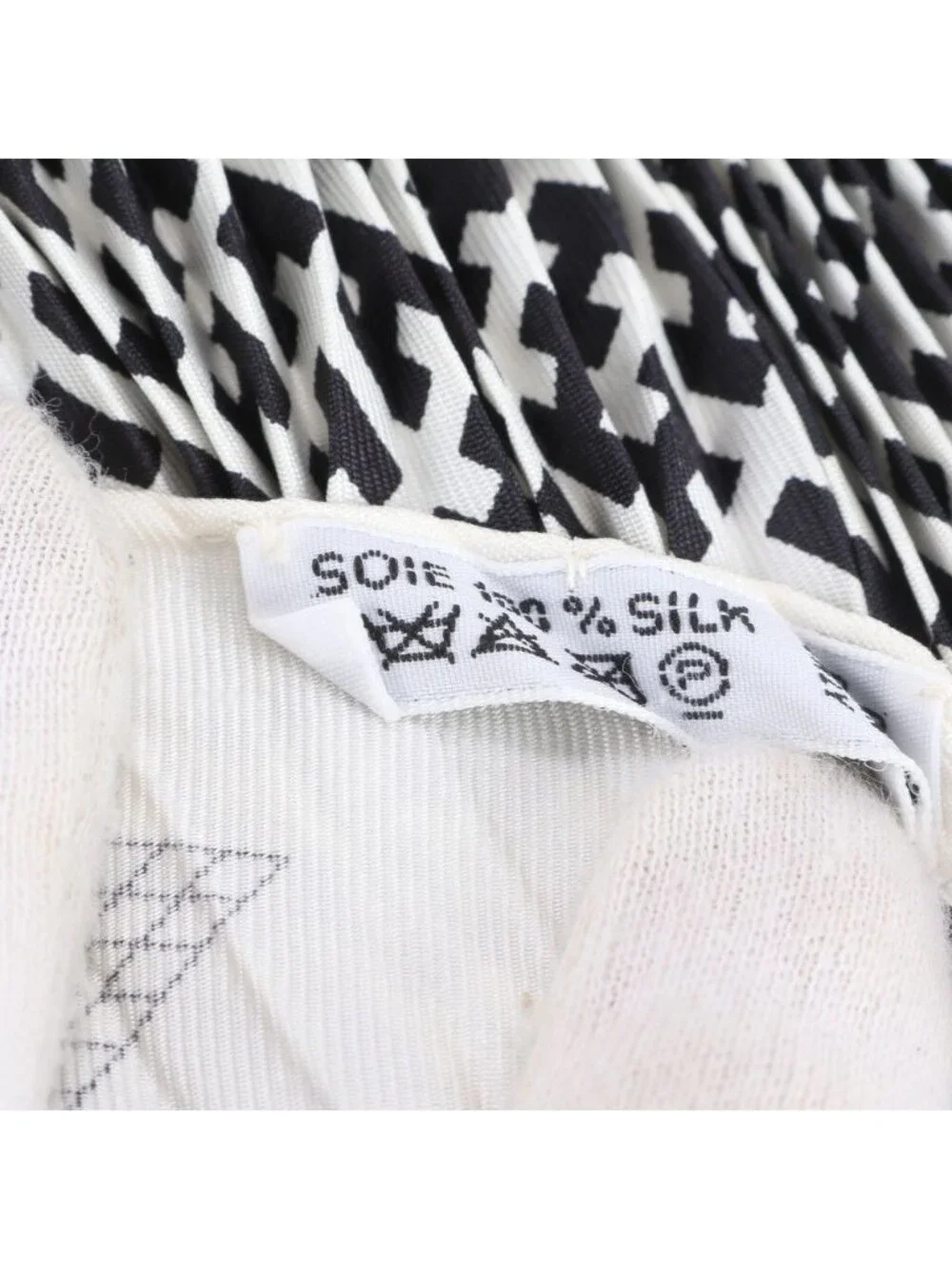★SOLD★ Hermes Tag Lozange Pleated Silk 100% Shawl Scarf Enm - Picture 7 of 7